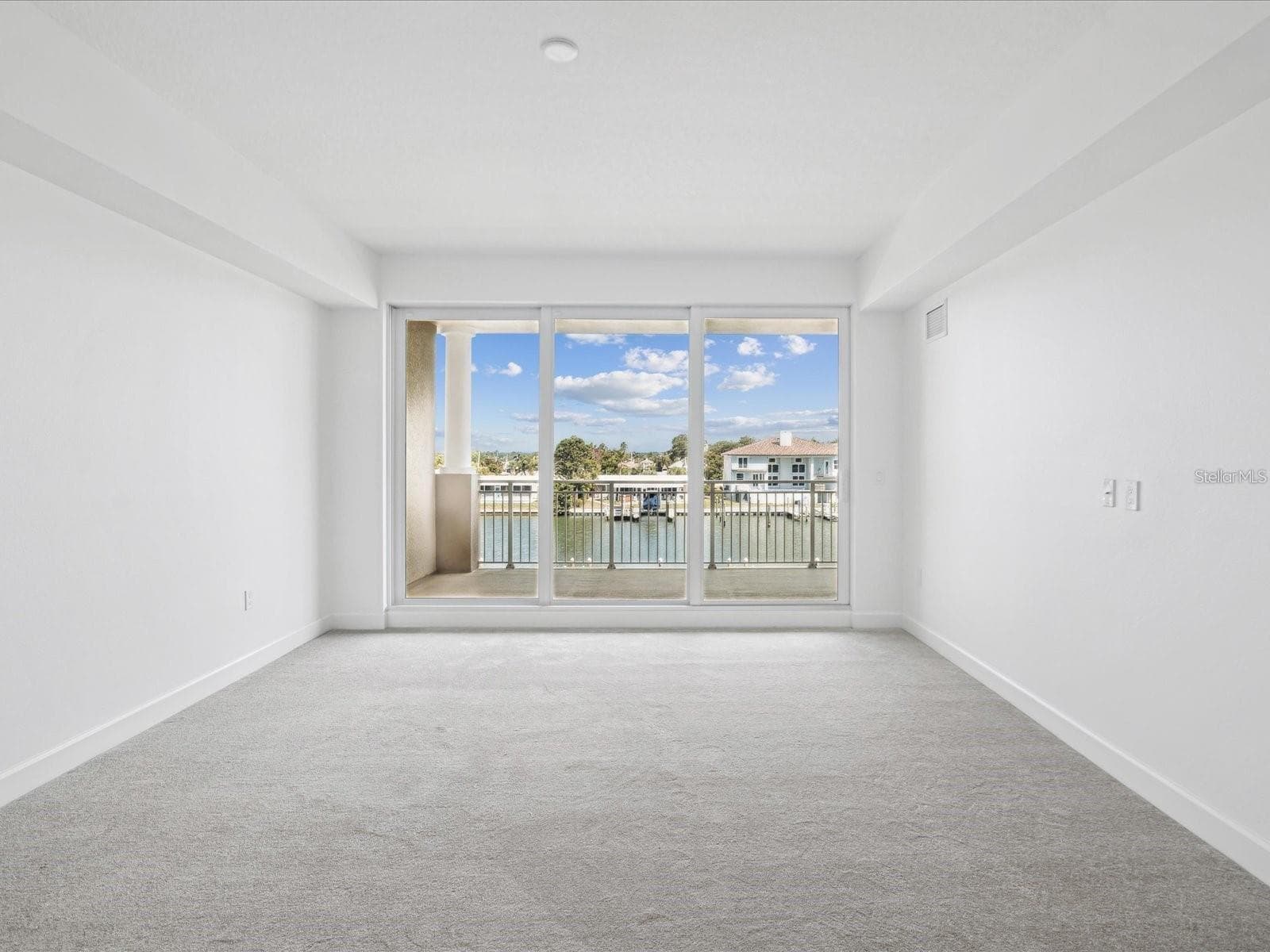 Huge primary bedroom - 125 ISLAND WAY #304, CLEARWATER BEACH