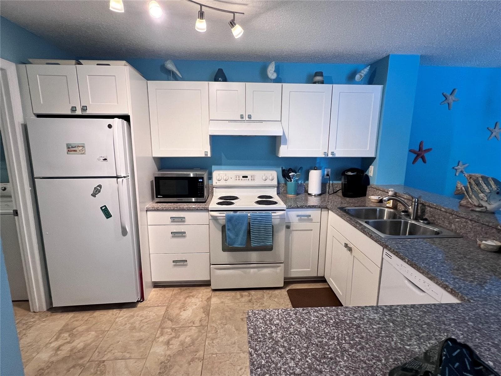Condominium at 4040 CROCKERS LAKE BLVD #1717, SARASOTA, photo 8 of 44