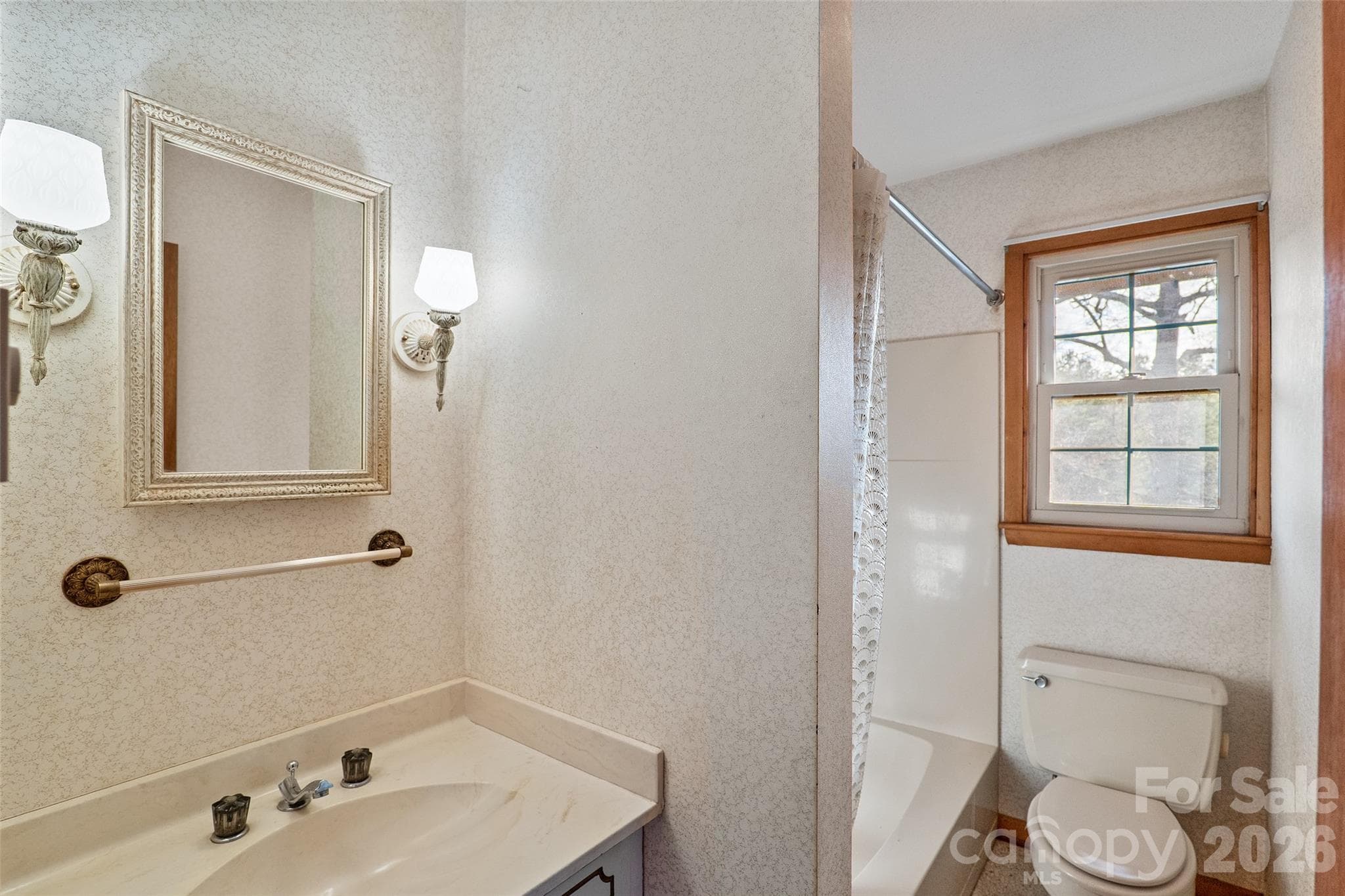 Hall bath - 591 Landrum Road, Columbus