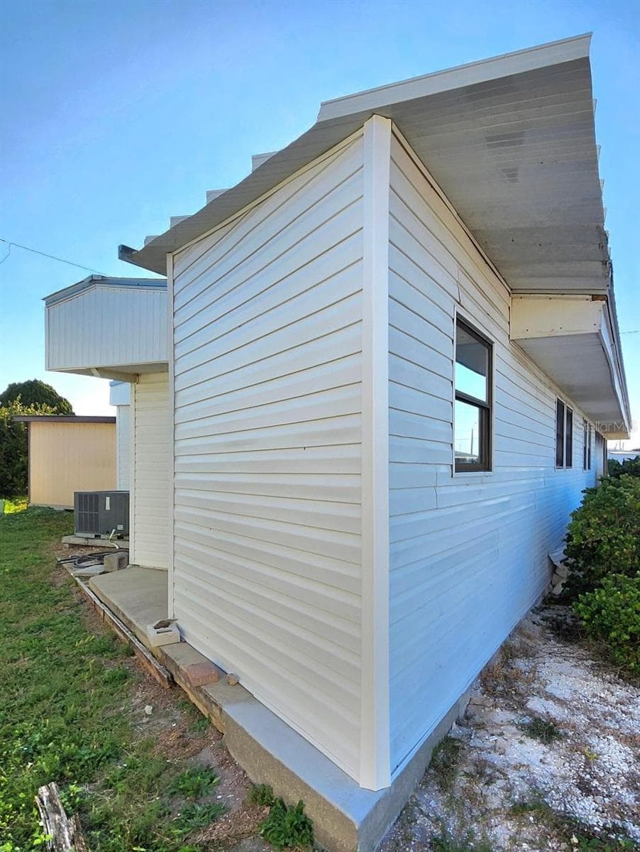 Mobile Home at 2003 MINNESOTA AVE, BRADENTON, photo 4 of 58