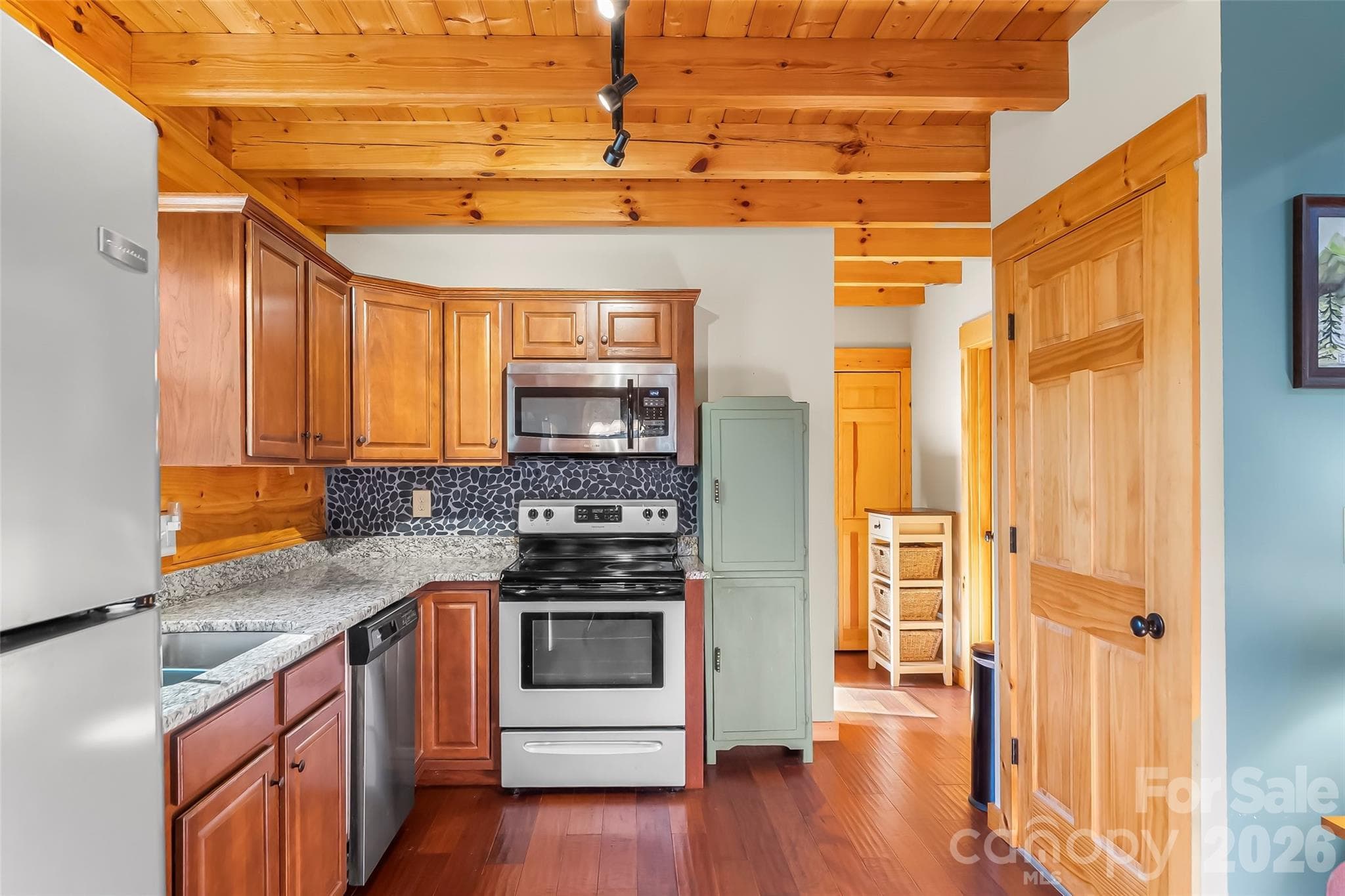 Kitchen - 204 Mountain Vista Drive, Nebo