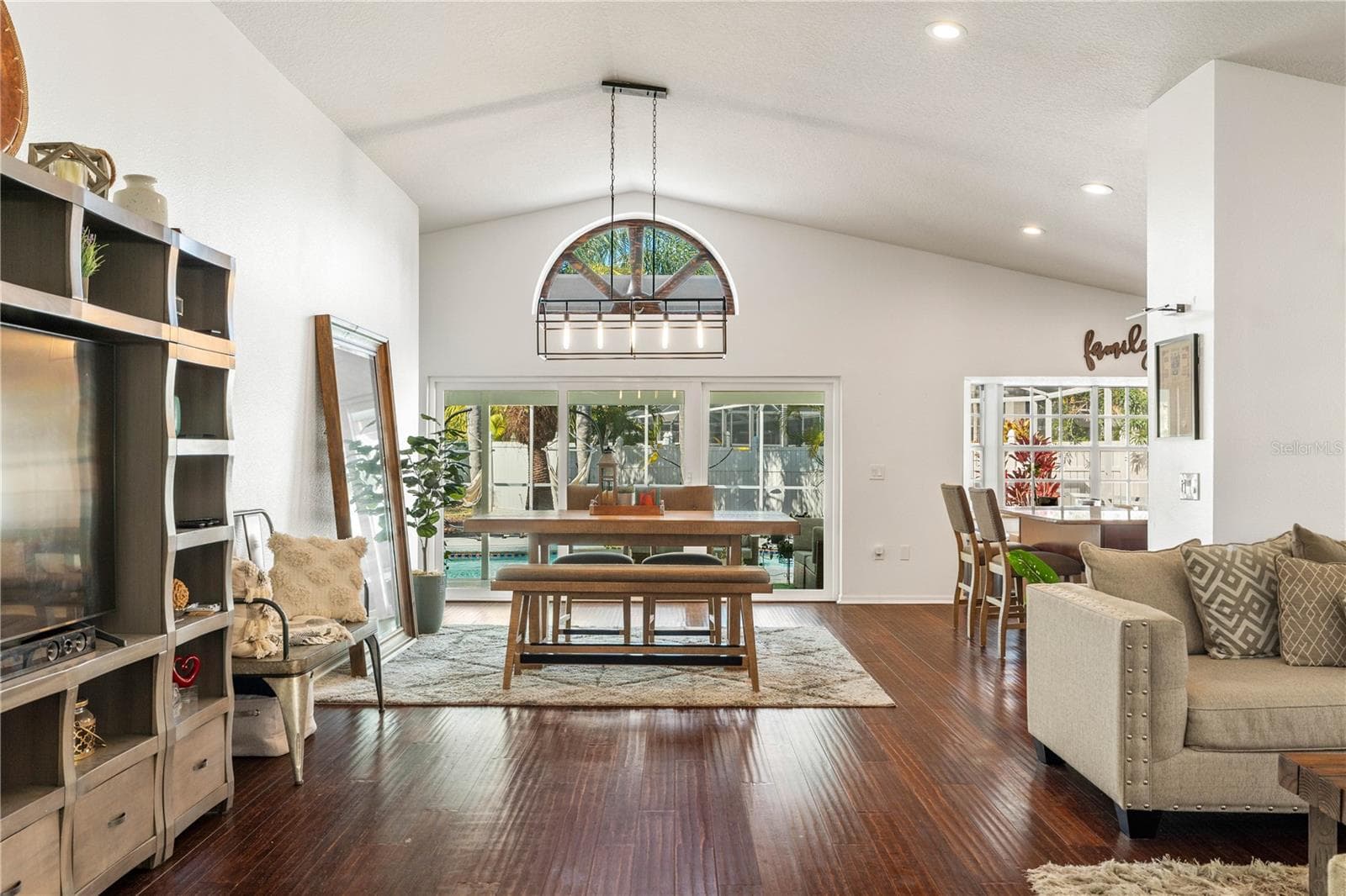 Single Family Residence at 5806 CAY COVE CT, TAMPA, photo 12 of 64