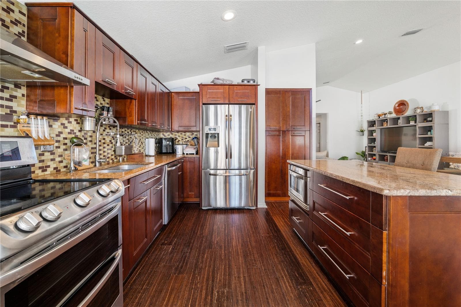 Single Family Residence at 5806 CAY COVE CT, TAMPA, photo 18 of 64