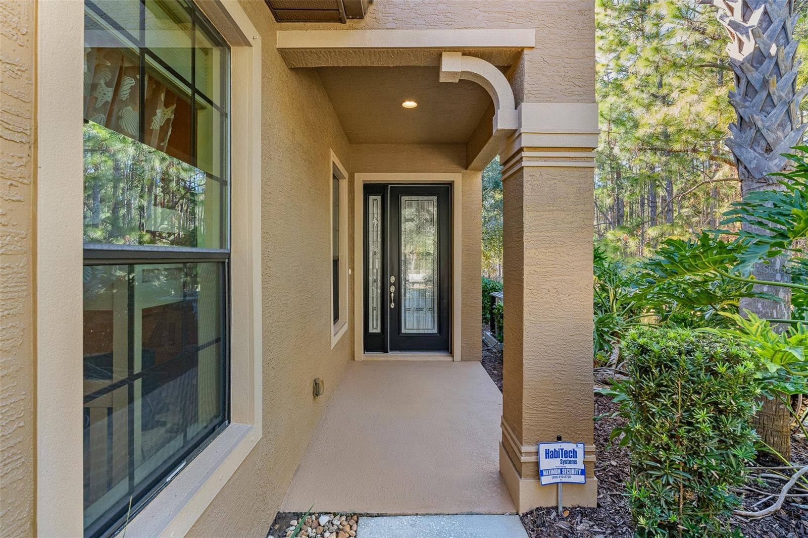 Private Walkway to Front Door - 1000 KILKENNY LN, ORMOND BEACH