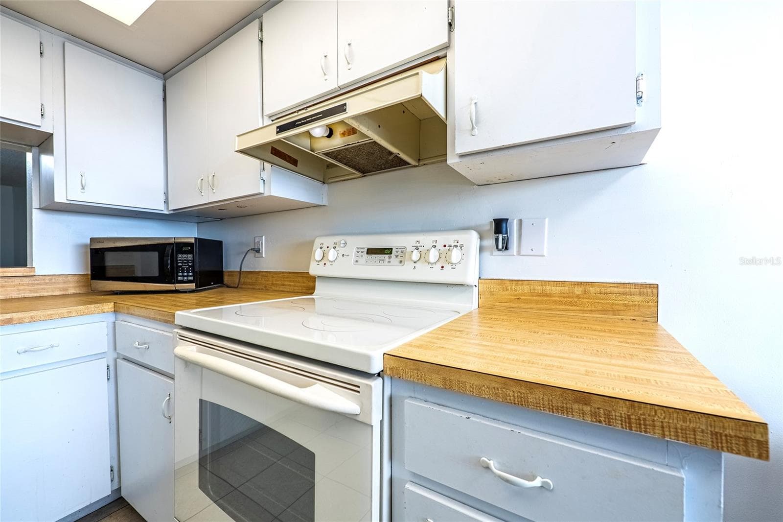 Condominium at 5197 SILENT LOOP #224, NEW PORT RICHEY, photo 10 of 41