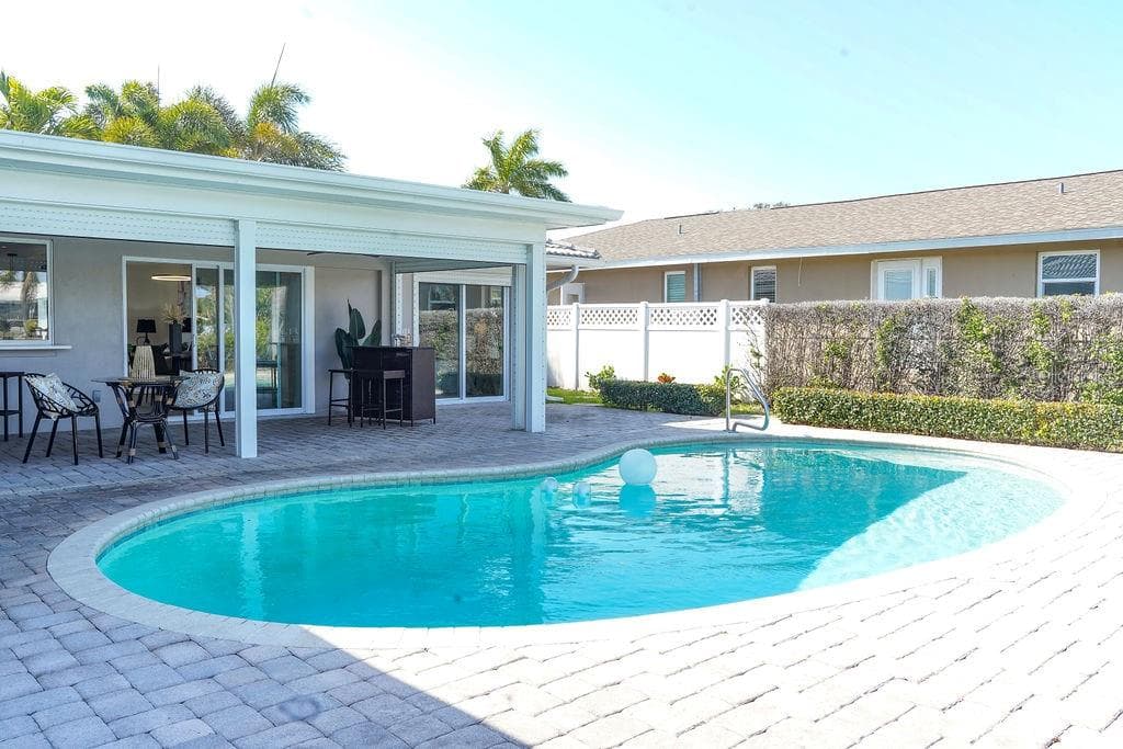 Single Family Residence at 3807 48TH AVE S, ST PETERSBURG, photo 41 of 50