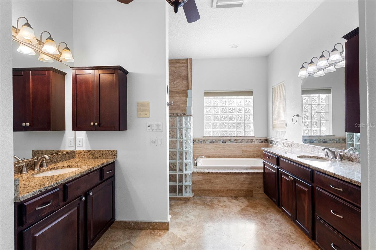 PRIMARY BATHROOM WITH TRAVERTINE FLOOR - 73 SANCTUARY AVE, DEBARY