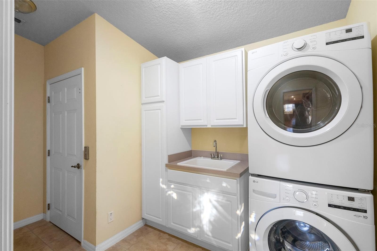 ADU/LAUNDRY ROOM - 73 SANCTUARY AVE, DEBARY
