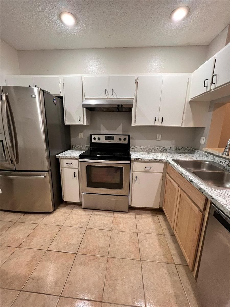 Townhouse at 8674 HUNTERS KEY CIR, TAMPA, photo 3 of 16