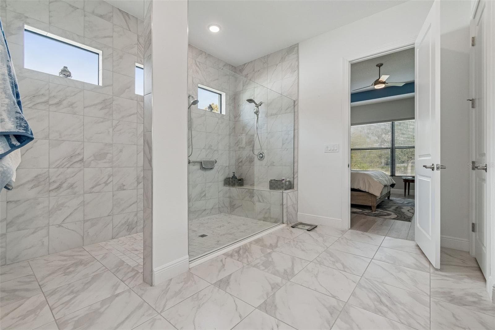 Primary Bathroom - 4952 SURFSIDE CIR, BRADENTON