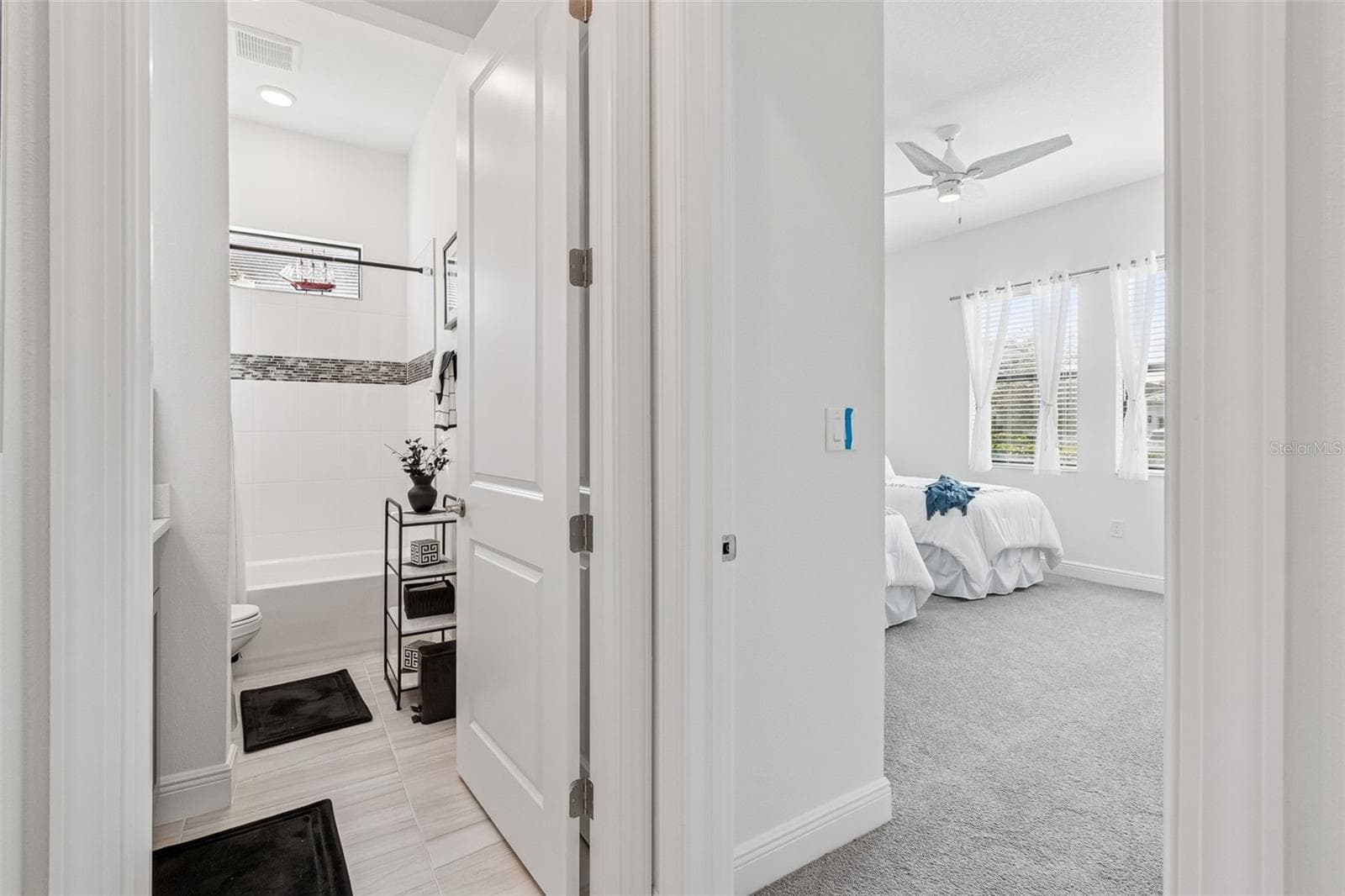 Bedroom 3, Bath 3 - 4952 SURFSIDE CIR, BRADENTON