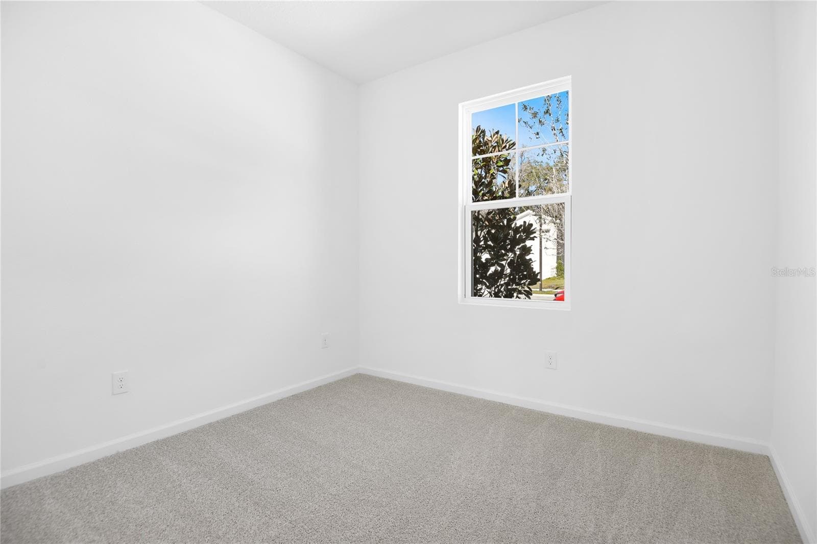 Single Family Residence at 332 ALEXANDRITE ST, DELAND, photo 4 of 20