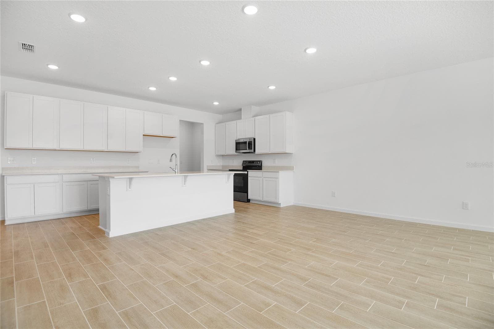 Single Family Residence at 332 ALEXANDRITE ST, DELAND, photo 11 of 20