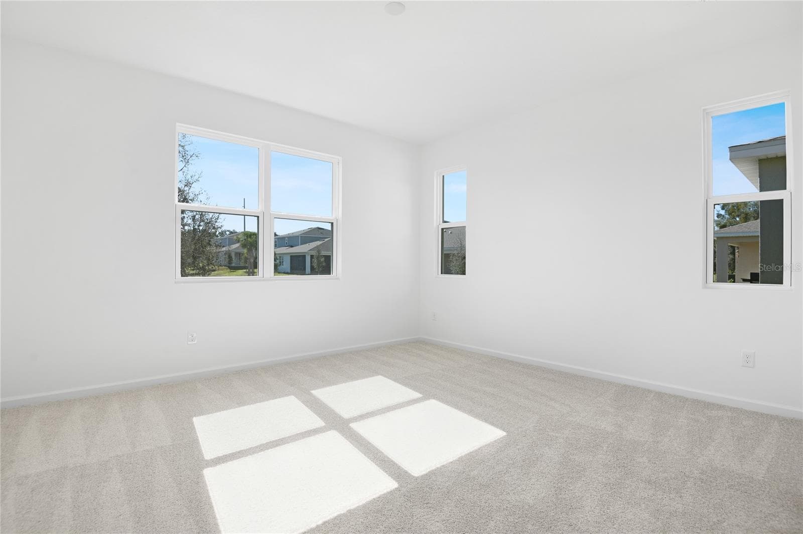 Single Family Residence at 332 ALEXANDRITE ST, DELAND, photo 12 of 20