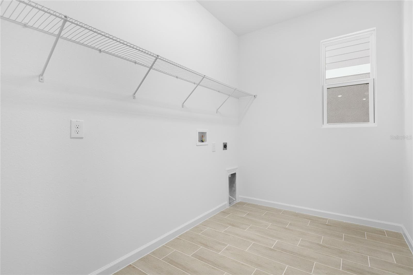 Single Family Residence at 332 ALEXANDRITE ST, DELAND, photo 15 of 20