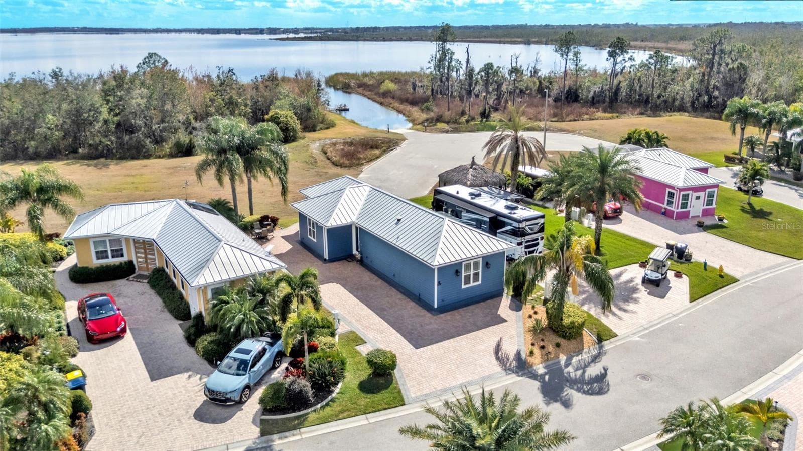 3272 FISH HAWK DR