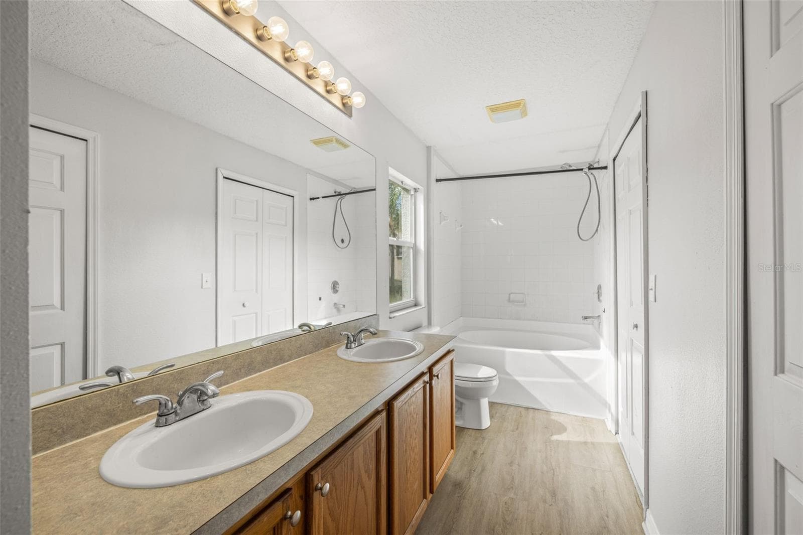 Single Family Residence at 6114 SCHOOL HOUSE CT, WESLEY CHAPEL, photo 16 of 37