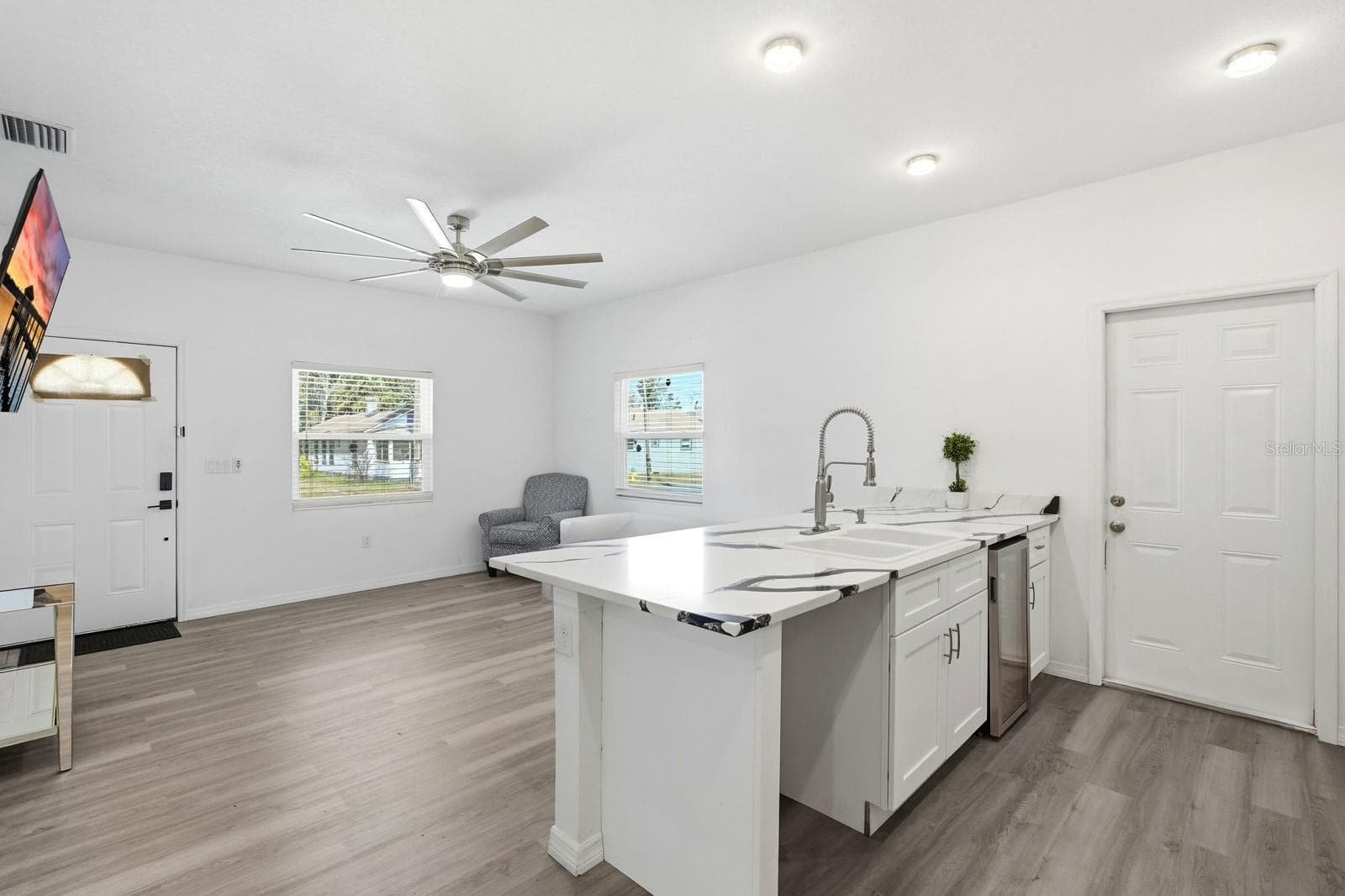 Single Family Residence at 557 LIVE OAK AVE, DAYTONA BEACH, photo 11 of 33