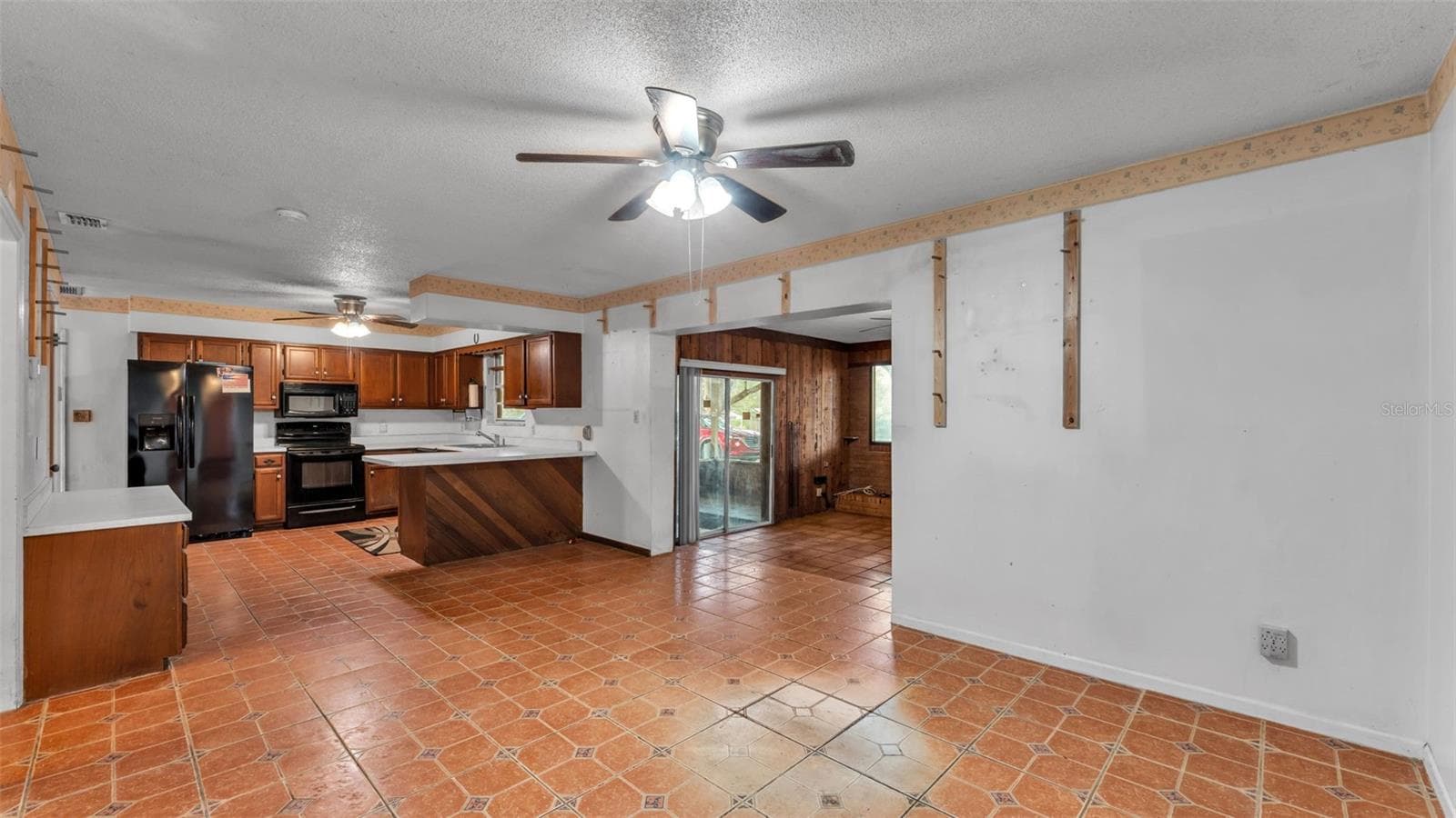 Kitchen and Dinette - 4104 E COUNTY ROAD 540A, LAKELAND