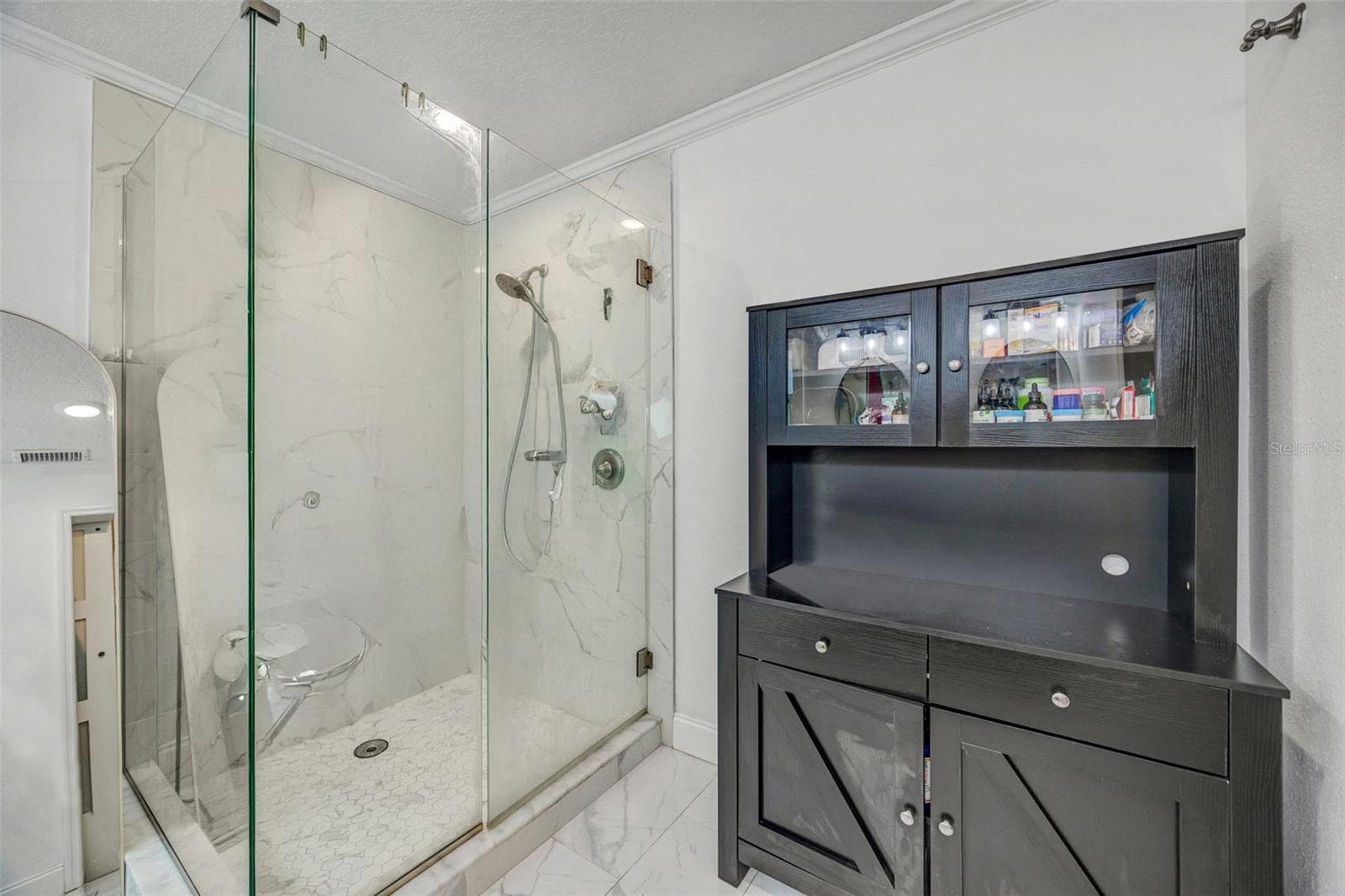Shower in en suite - 7149 SPRUCE DR, WEEKI WACHEE