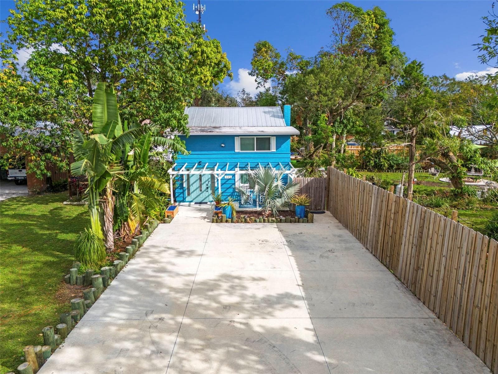 Single Family Residence at 105 TUCKER AVE, SARASOTA, photo 10 of 98