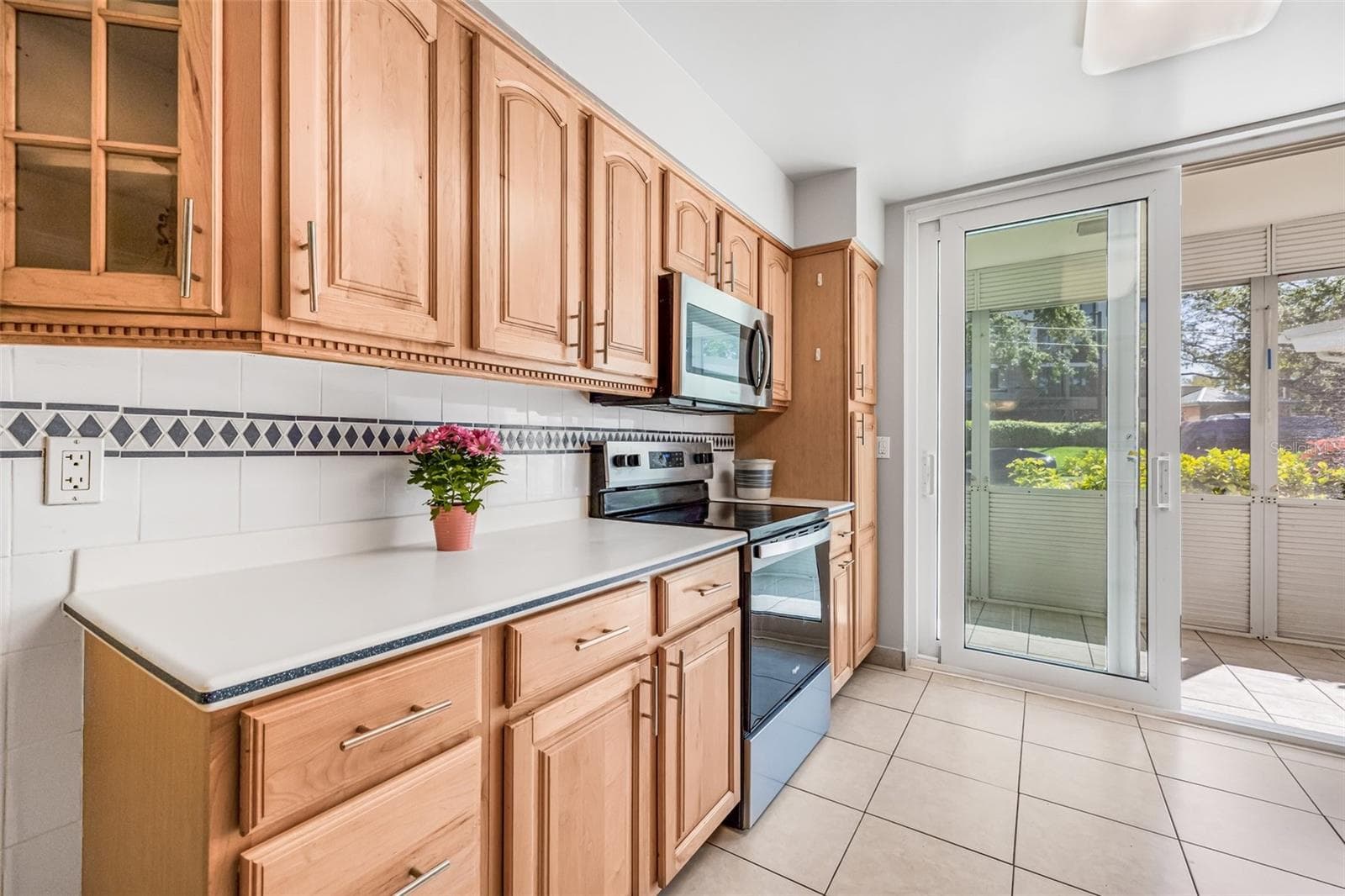 Condominium at 615 10TH AVE NE #1, ST PETERSBURG, photo 14 of 34