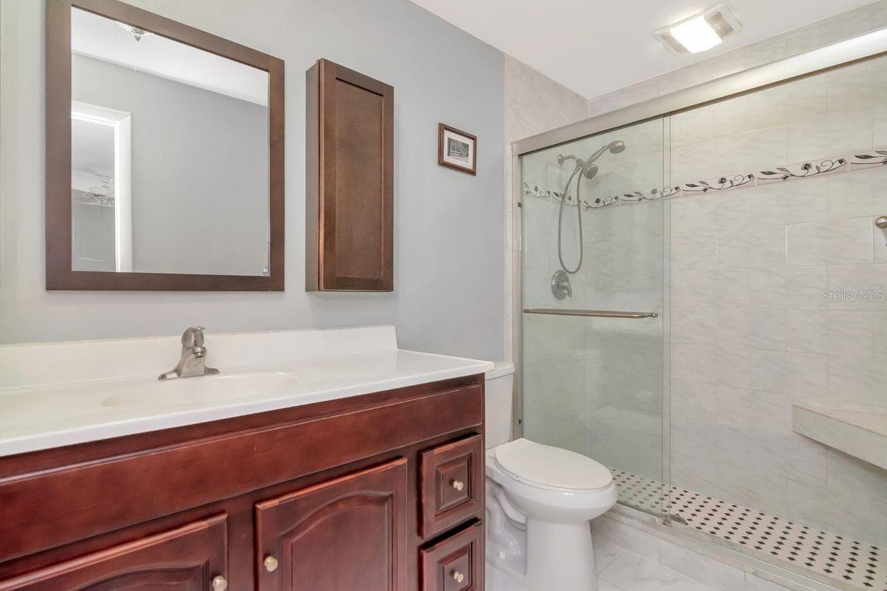 En-suite Bathroom - 2650 COUNTRYSIDE BLVD #F303, CLEARWATER