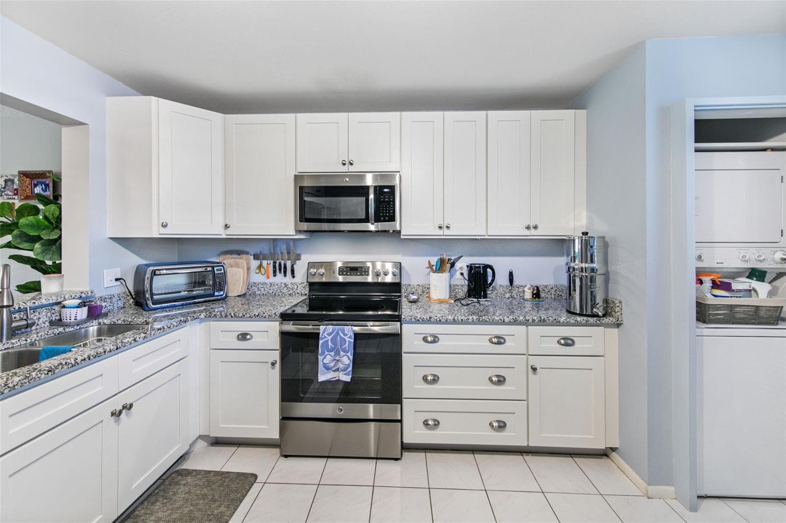Kitchen - 611 WOODLAWN DR #611, BRADENTON