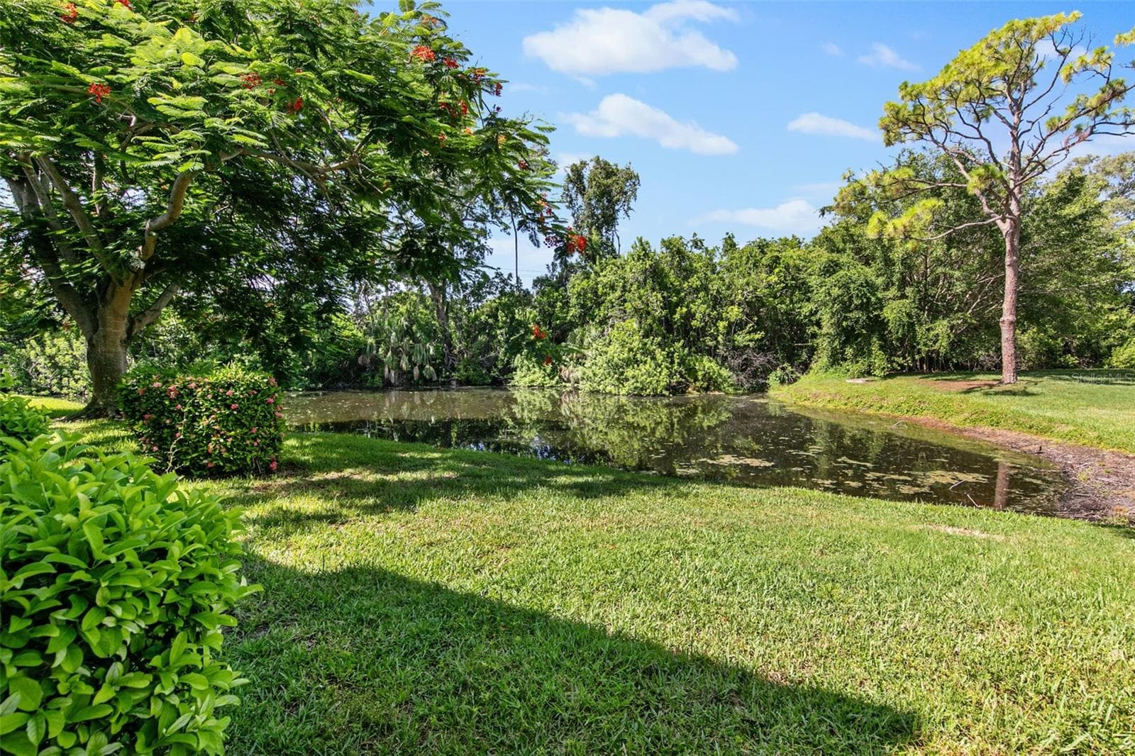 Private back area! - 611 WOODLAWN DR #611, BRADENTON