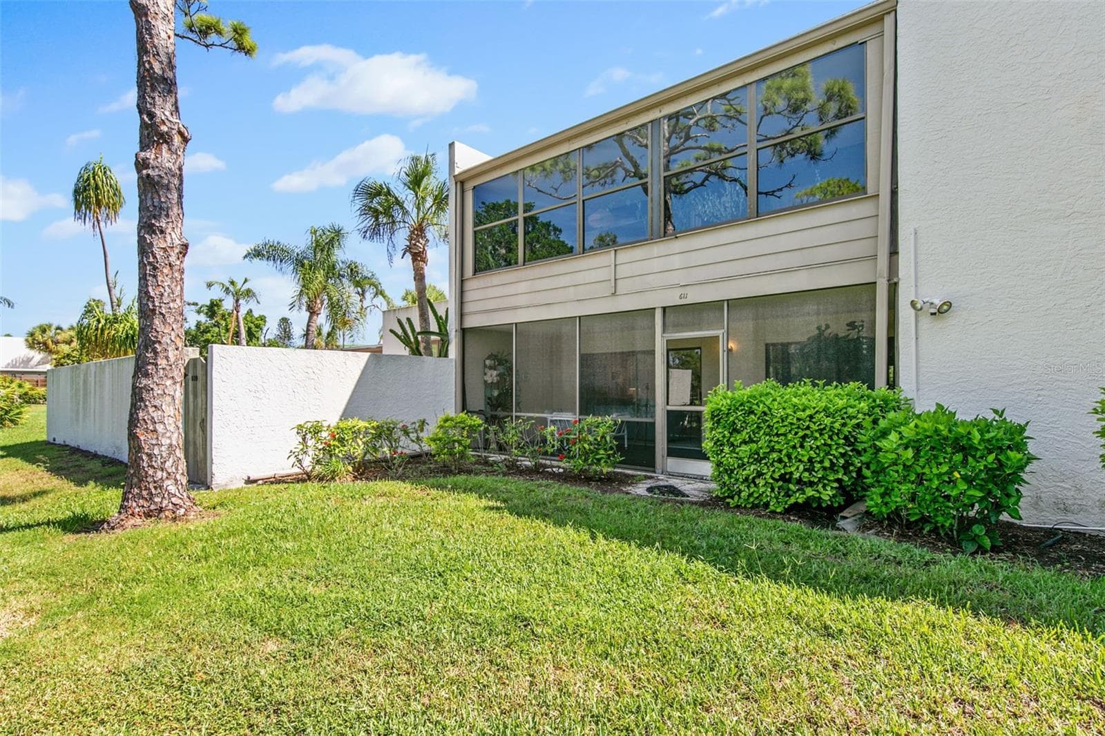 Condominium at 611 WOODLAWN DR #611, BRADENTON, photo 16 of 28