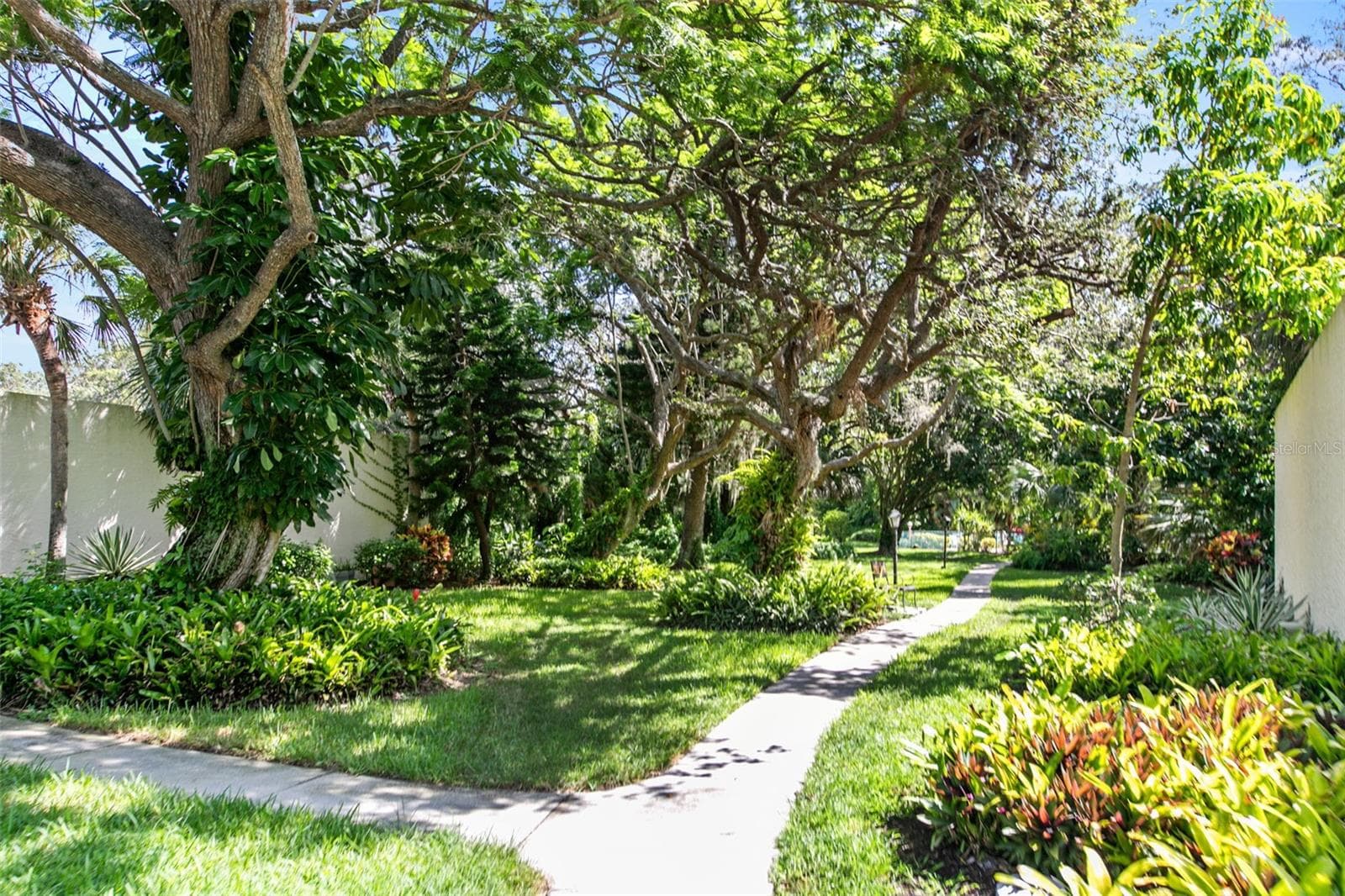 Condominium at 611 WOODLAWN DR #611, BRADENTON, photo 26 of 28