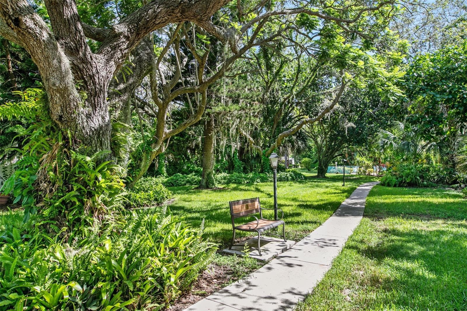 Condominium at 611 WOODLAWN DR #611, BRADENTON, photo 27 of 28