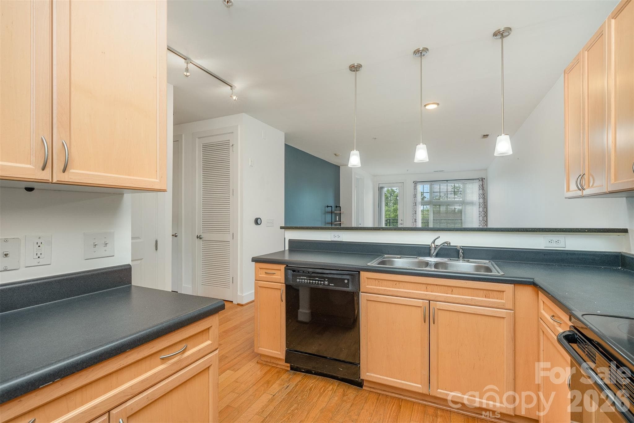 Condominium at 1101 W 1st Street, Charlotte, photo 11 of 40