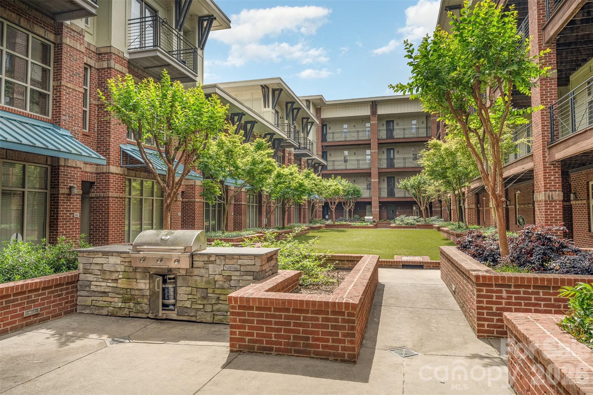 Condominium at 1101 W 1st Street, Charlotte, photo 27 of 40
