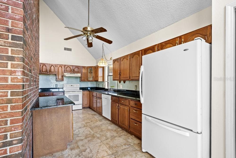 Single Family Residence at 19621 LAKE LINCOLN LN, EUSTIS, photo 12 of 79