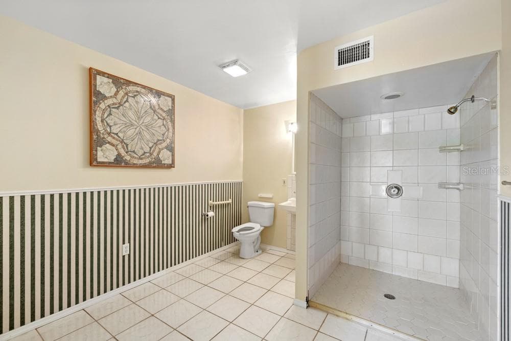 Single Family Residence at 19621 LAKE LINCOLN LN, EUSTIS, photo 22 of 79