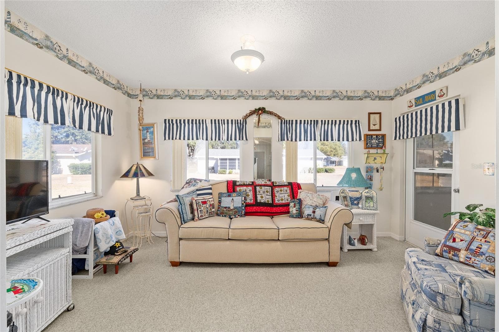 Florida Room - 10319 SE 177TH PL, SUMMERFIELD