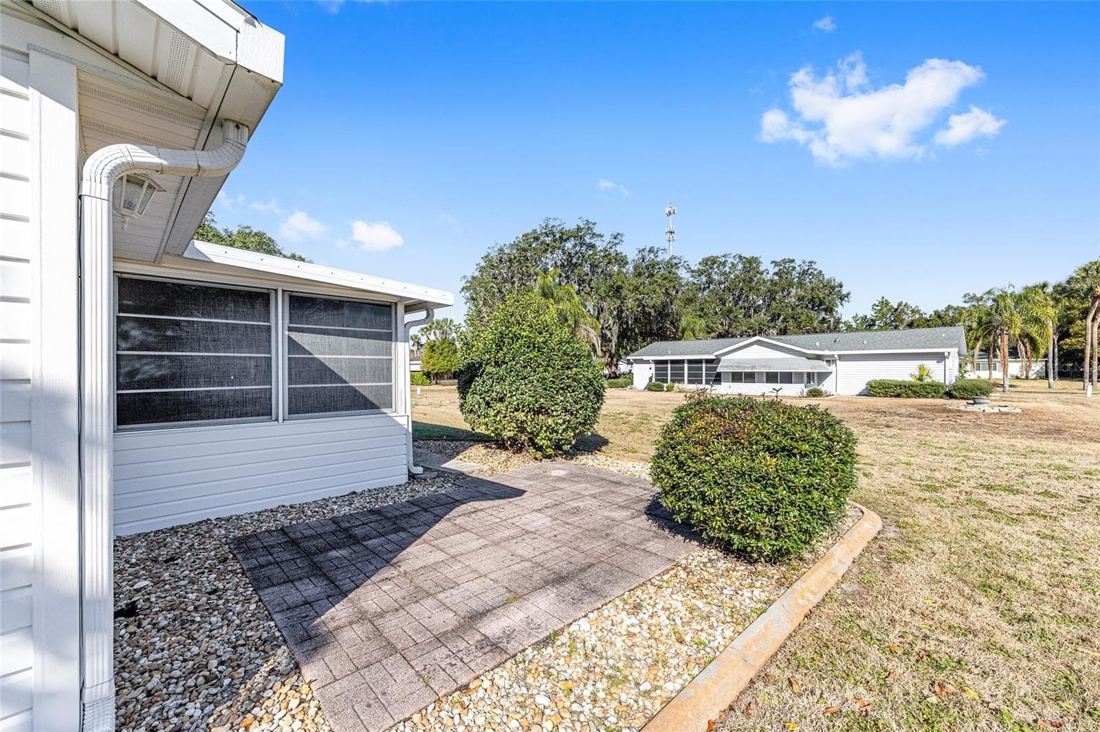 Side Yard with Pavers - 10319 SE 177TH PL, SUMMERFIELD
