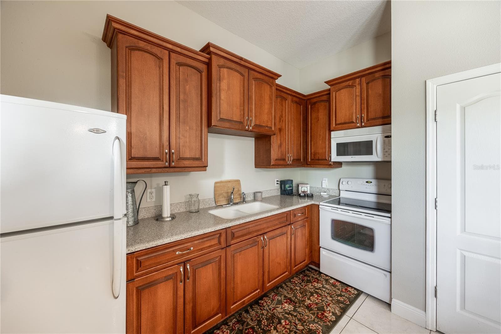 Apartment Kitchen - 163 NW AMBER CT, LAKE CITY