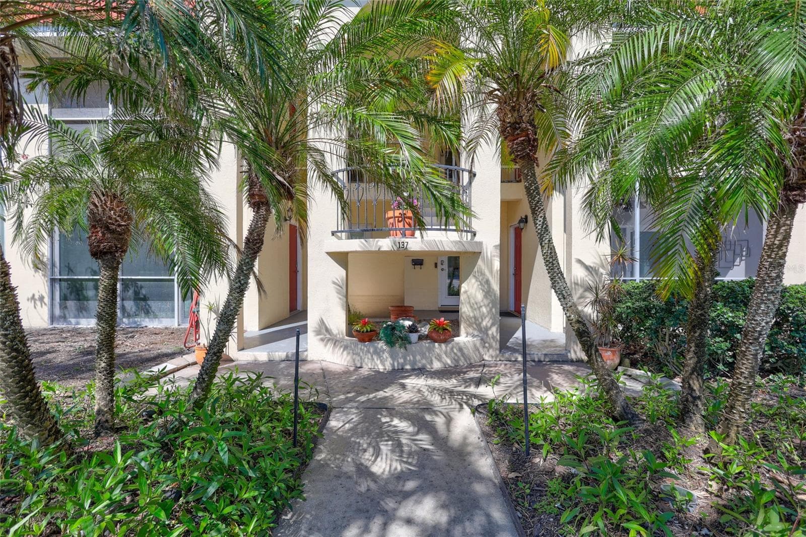 Front Entrance to 137 Avenida #3Messina - 137 AVENIDA MESSINA #3, SARASOTA