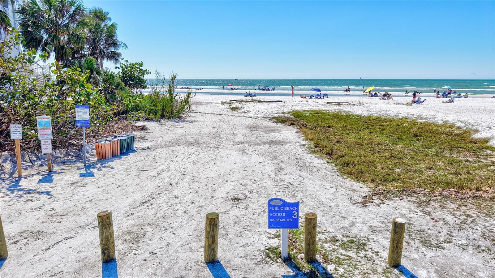 Just .3 miles to the crystal white sands of Siesta Key Beach - 137 AVENIDA MESSINA #3, SARASOTA