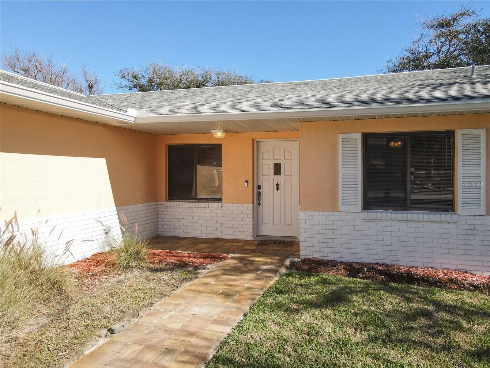 covered front entry - 4761 RIVERGLEN BLVD, PONCE INLET