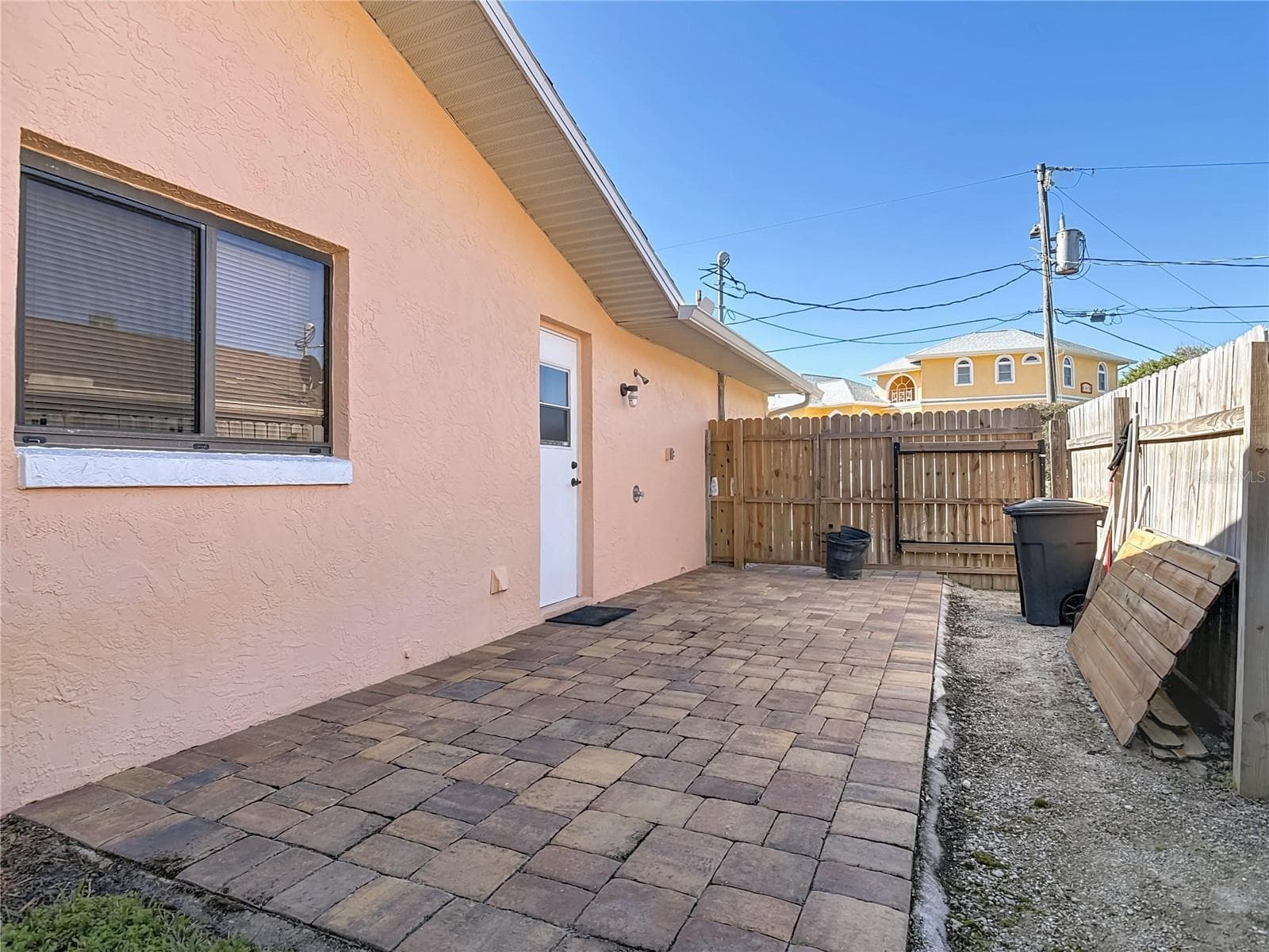 extra area and shower - 4761 RIVERGLEN BLVD, PONCE INLET