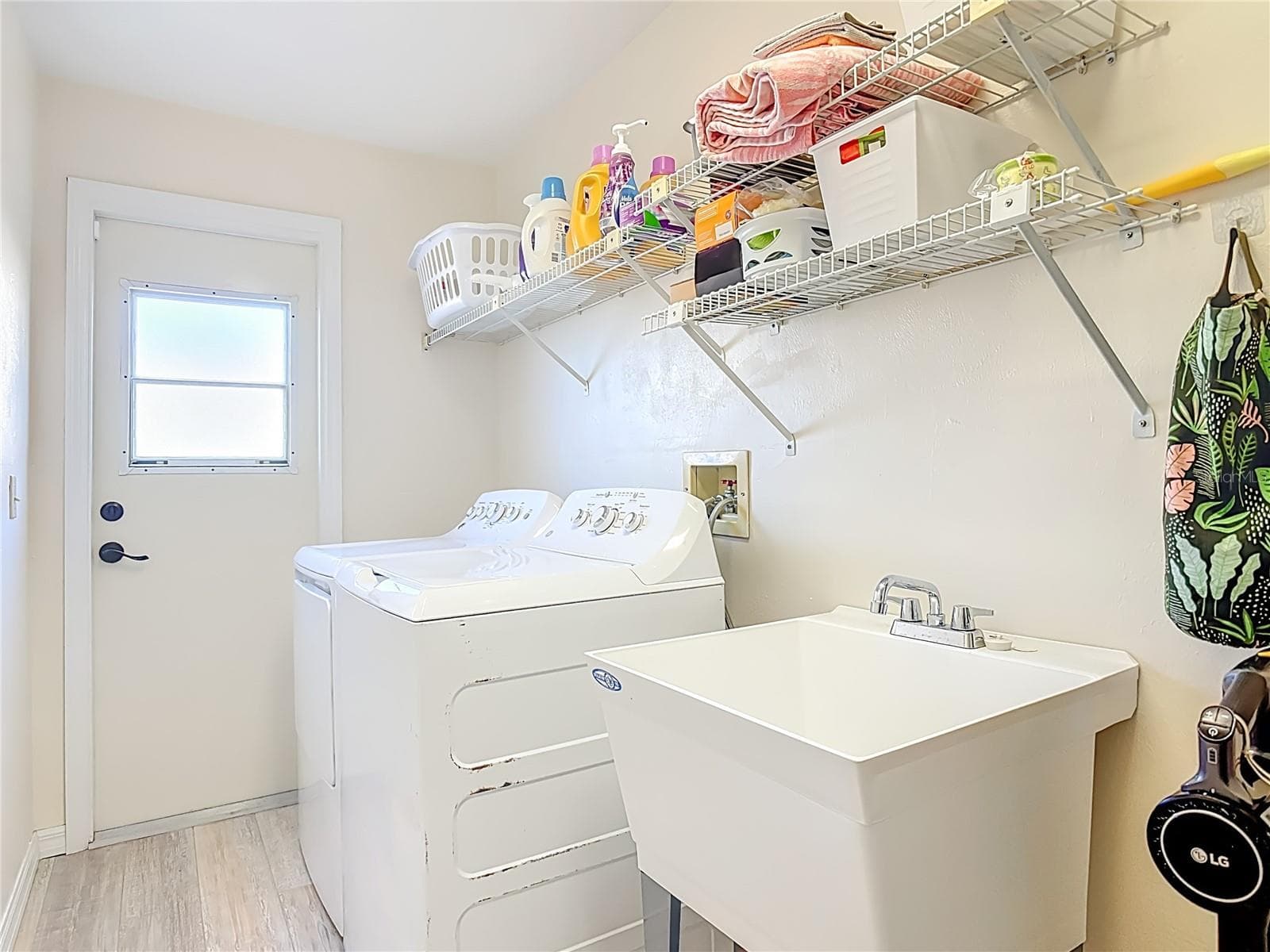 inide laundry - 4761 RIVERGLEN BLVD, PONCE INLET