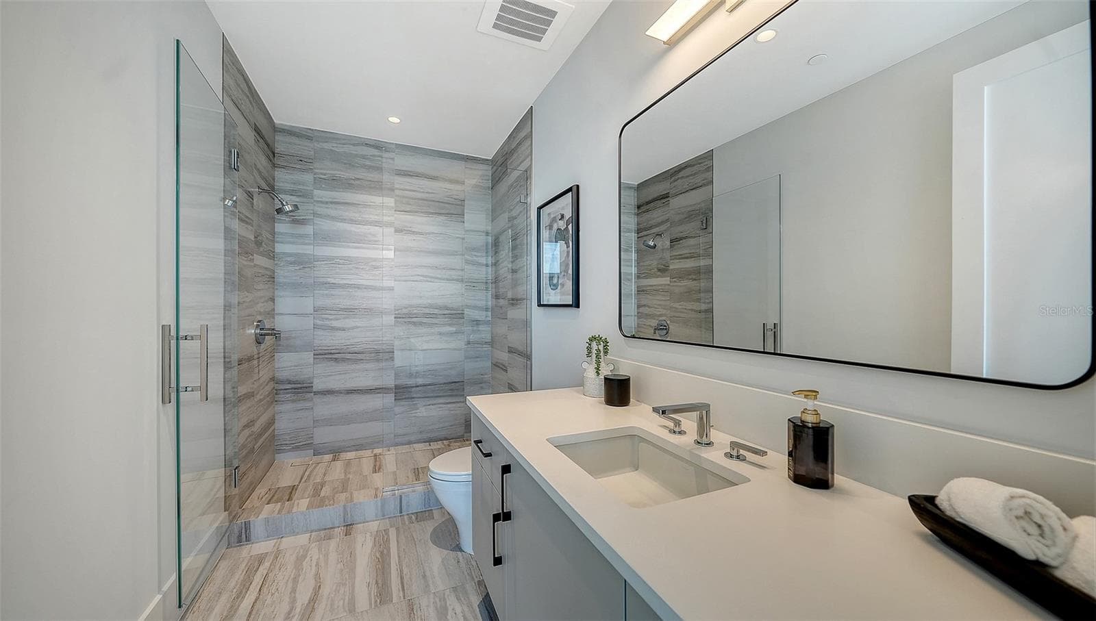 En Suite Bathroom 3 - 253 GOLDEN GATE POINT #703, SARASOTA