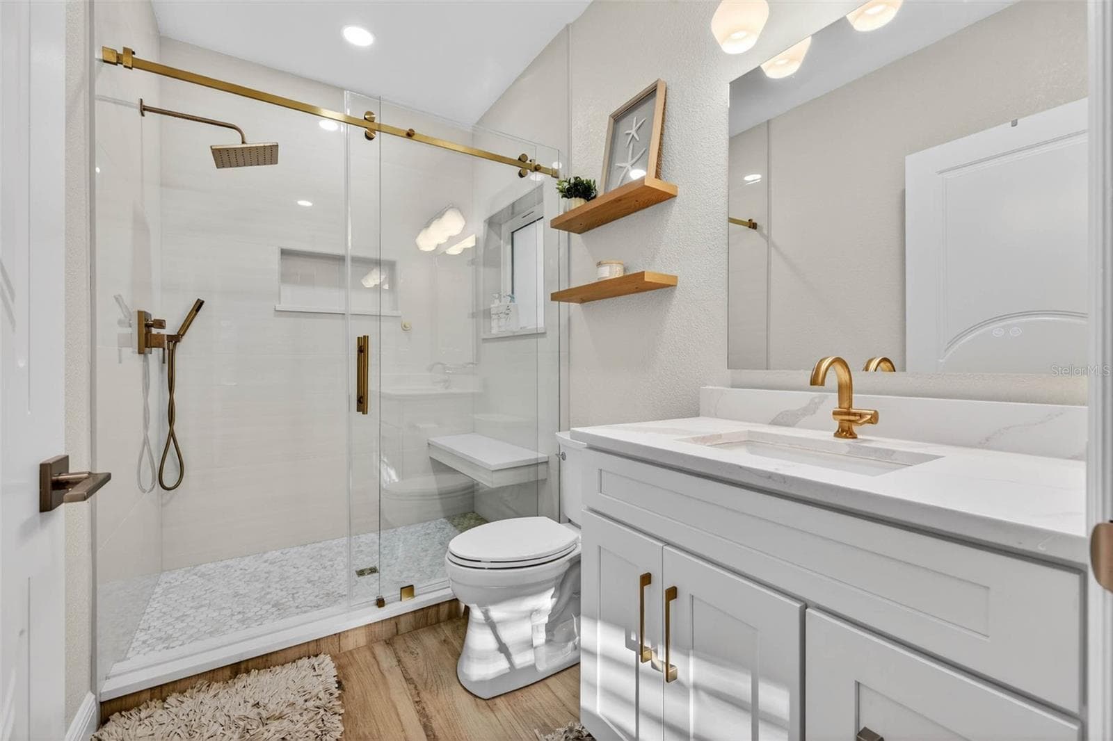 Guest Bathroom - 1581 ALEXANDER RD, BELLEAIR