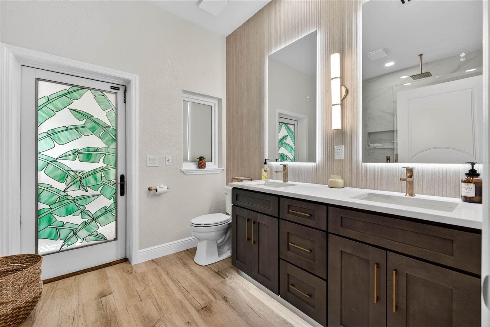 Guest Bathroom - 1581 ALEXANDER RD, BELLEAIR