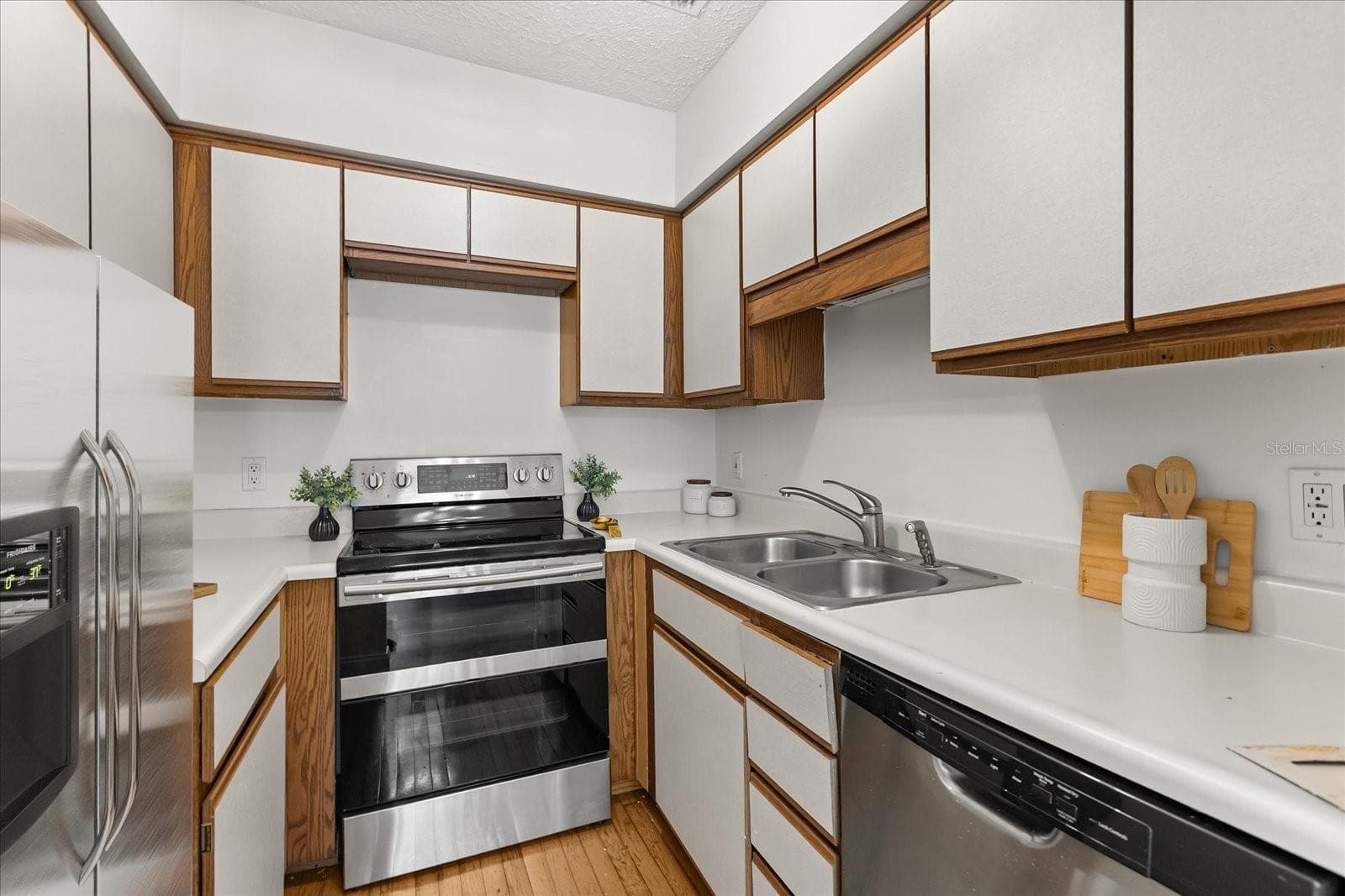 Condominium at 494 W PAR ST, ORLANDO, photo 11 of 28