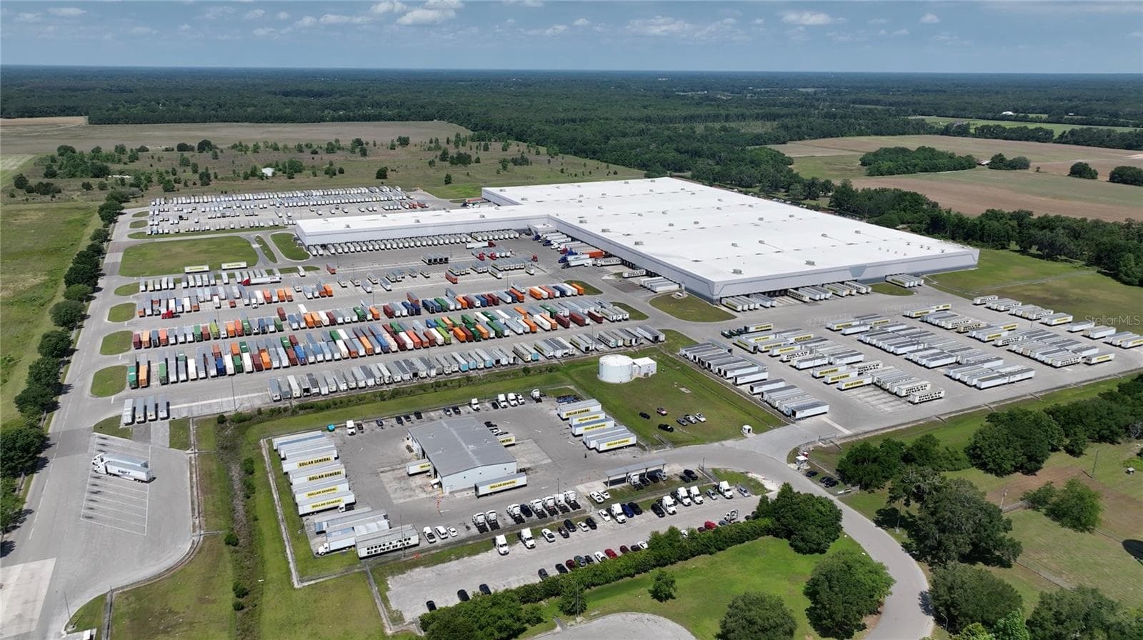 Industrial complex with several distribution centers - 16913 NW 176TH WAY, ALACHUA