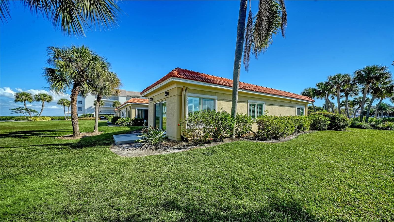 Pretty as a Picture Villa 8 with Private Patio! - 4750 GULF OF MEXICO DR #Villa 8, LONGBOAT KEY